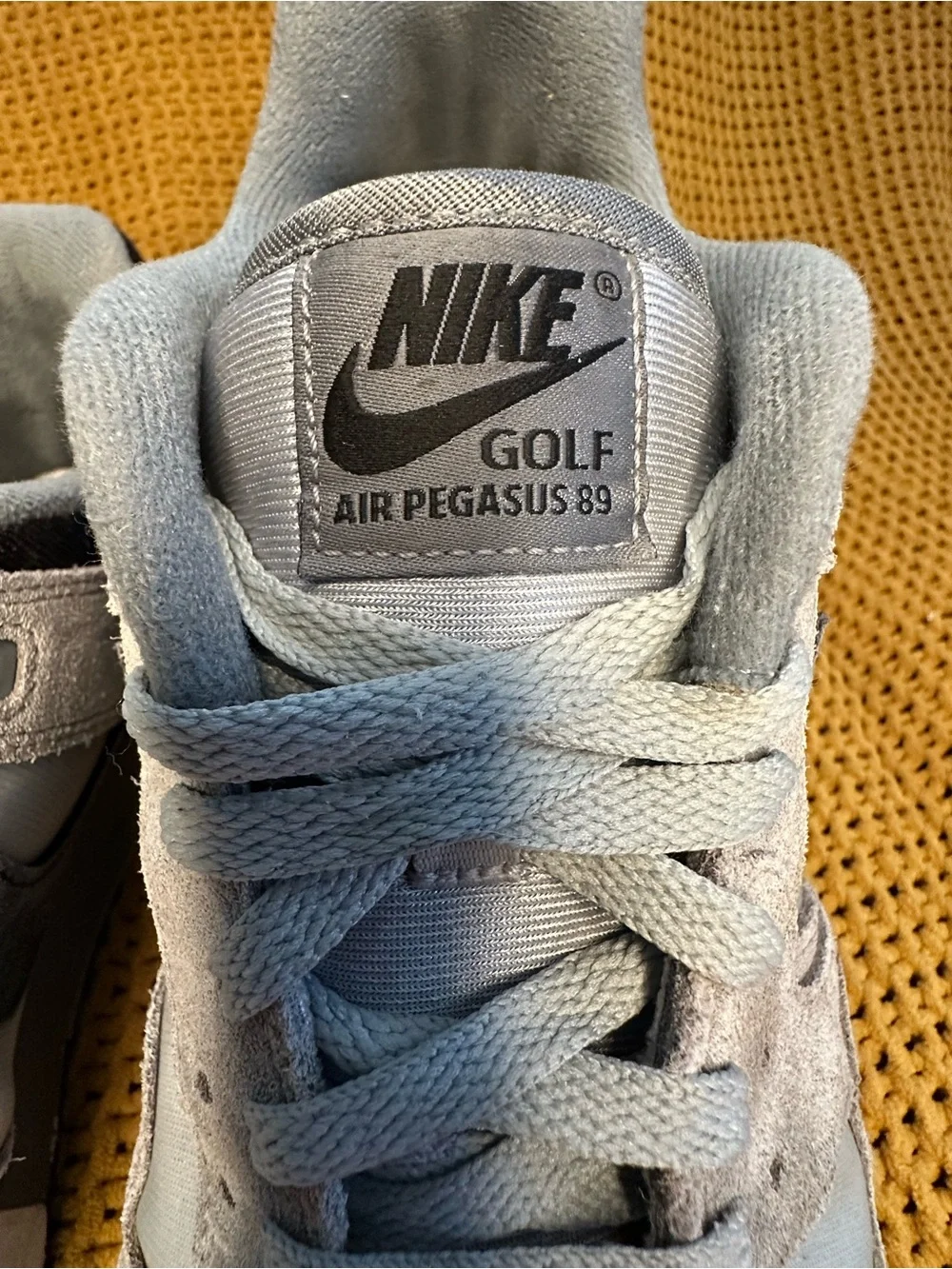 Nike Men’s (GOLF AIR PEGASUS 89) Light Gray and Black Suede-Accent Sneakers